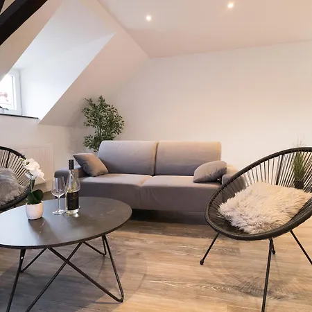 Fewomo, Moselsky, Stilvolle Dachgeschoss-ferienwohnung Mit Charme Fuer 6 Personen Daire Lieser