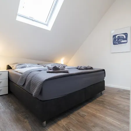 Lejlighed Fewomo, Moselsky, Stilvolle Dachgeschoss-ferienwohnung Mit Charme Fuer 6 Personen