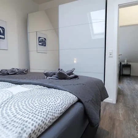 Fewomo, Moselsky, Stilvolle Dachgeschoss-ferienwohnung Mit Charme Fuer 6 Personen *