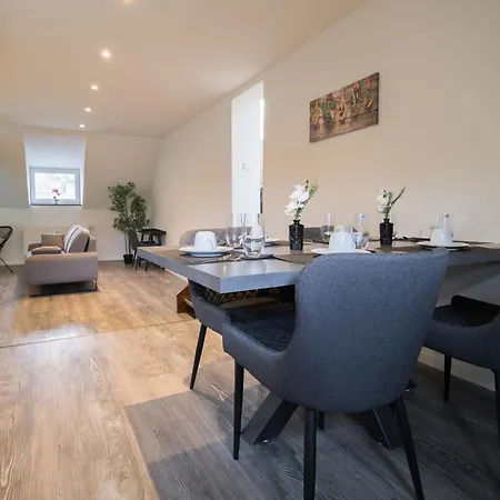 Fewomo, Moselsky, Stilvolle Dachgeschoss-ferienwohnung Mit Charme Fuer 6 Personen Lejlighed