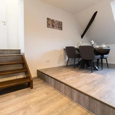Fewomo, Moselsky, Stilvolle Dachgeschoss-ferienwohnung Mit Charme Fuer 6 Personen Lejlighed