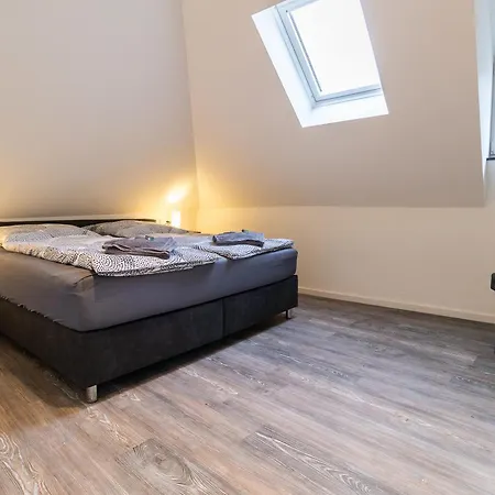Fewomo, Moselsky, Stilvolle Dachgeschoss-ferienwohnung Mit Charme Fuer 6 Personen Lejlighed *