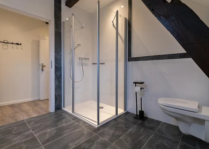 アパート Fewomo, Moselsky, Stilvolle Dachgeschoss-ferienwohnung Mit Charme Fuer 6 Personen リーザー