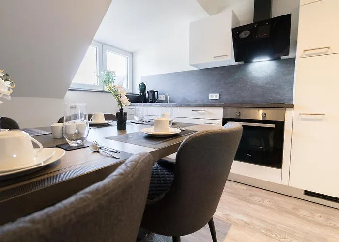 Fewomo, Moselsky, Stilvolle Dachgeschoss-ferienwohnung Mit Charme Fuer 6 Personen リーザー