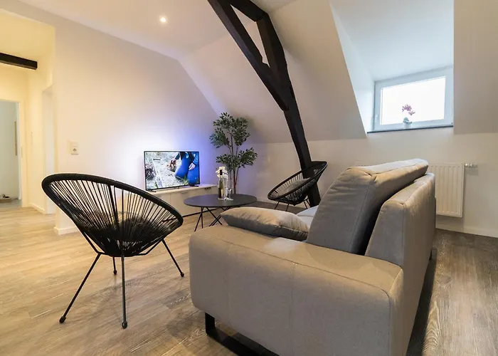 Fewomo, Moselsky, Stilvolle Dachgeschoss-ferienwohnung Mit Charme Fuer 6 Personen * リーザー