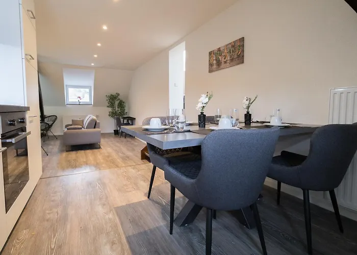 Fewomo, Moselsky, Stilvolle Dachgeschoss-ferienwohnung Mit Charme Fuer 6 Personen アパート