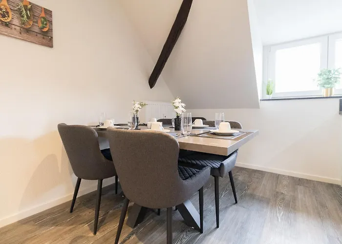 Fewomo, Moselsky, Stilvolle Dachgeschoss-ferienwohnung Mit Charme Fuer 6 Personen リーザー