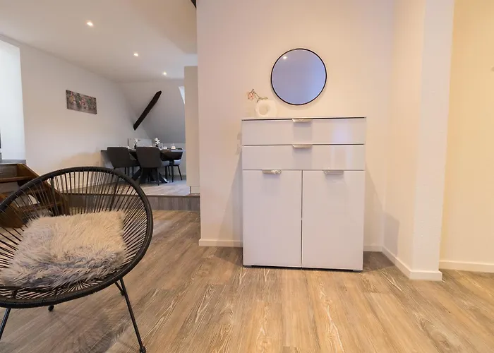 Fewomo, Moselsky, Stilvolle Dachgeschoss-ferienwohnung Mit Charme Fuer 6 Personen *