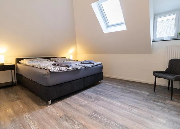 Fewomo, Moselsky, Stilvolle Dachgeschoss-ferienwohnung Mit Charme Fuer 6 Personen アパート *